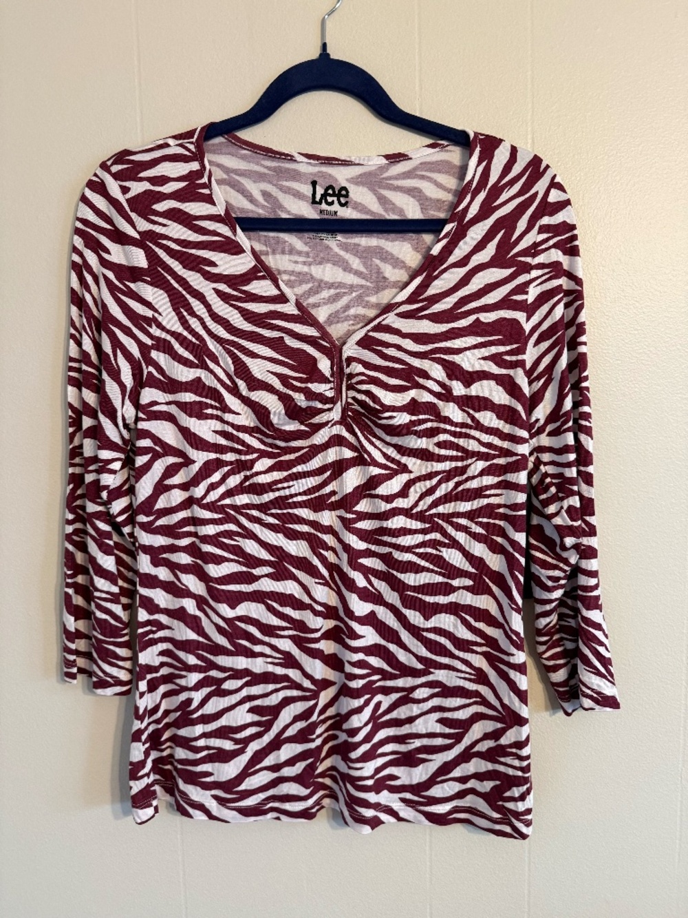 NWT Women's Lee Zebra Stripe Top, Size Medium, 3/4 Sleeve, Ivory/Burgundy